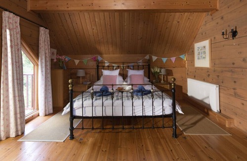 Little Petherick House | Applewood - Three Bedroom House, Sleeps 6
