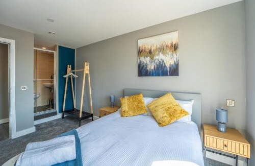 The Docks Apartment | Apt 21 - Modern 2-Bedroom Gem