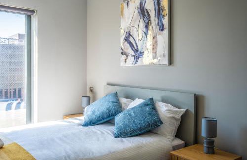 The Docks Apartment | Apt 21 - Modern 2-Bedroom Gem