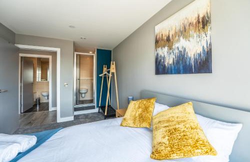 The Docks Apartment | Apt 21 - Modern 2-Bedroom Gem
