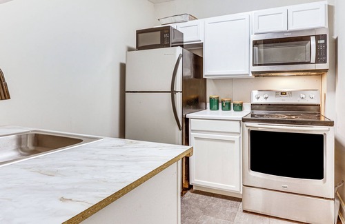 Youngstown Apartment | Apt 4 Mi to Youngstown State University!