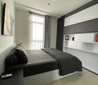 Ragunan Apartment | Apt Pejaten Park Residence 1 BR Dewa with Pool & Netflix by Damaresa