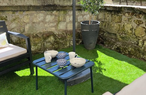 Chinon Apartment | Apt with private outdoor area, 500m from the château. bike parking, self-guided arrival.