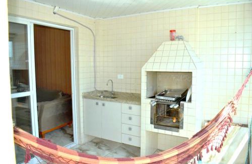 Guilhermina Apartment | Apto Confortável e Reformado a 200m da Praia da Guilhermina - 2 Vagas, WiFi e Roupas de Cama Inclusas!