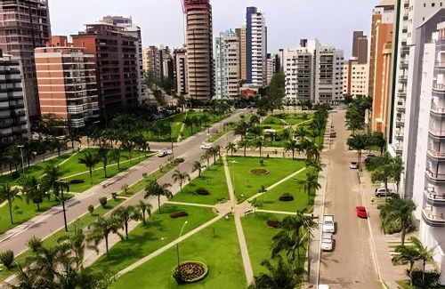 Torres Apartment | Apto em Torres-RS - 170mts da praia - Ao lado das Quatro Praças - Ar condicionado na sala e quartos - Smart Tv - Wifi - Varanda com churrasqueira - Garagem para 02 carros - Aceita Pet