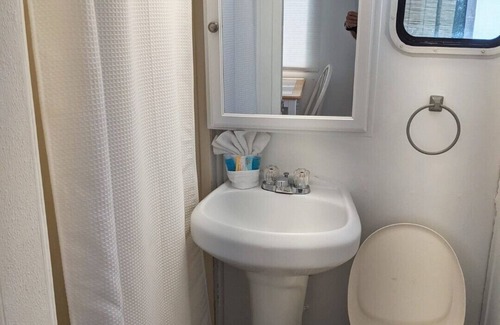 Tavernier Boat Rental | Aqua Lodge Houseboat "Sea Turtle"