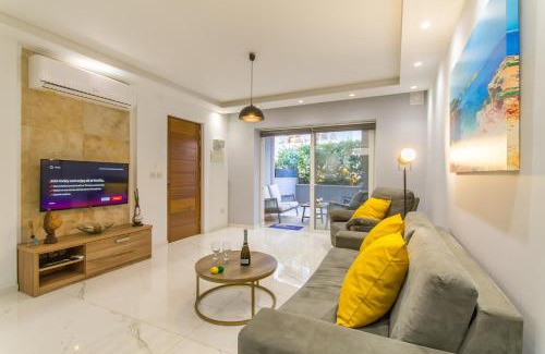 Qawra Apartment | Aquamarine Modern Apart M3 - Happy Rentals