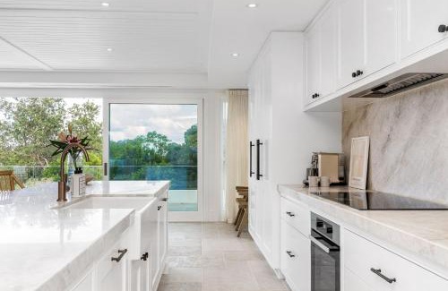 Pottsville House | Aquarium House - with direct beach access & pool