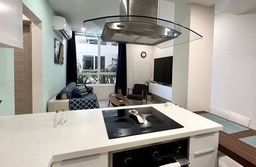 Tuscany Residence Aruba Apartment | Aracari Unit-7 next to pool