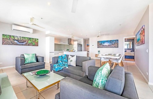 Darwin City Centre Apartment | Arafura Edge - Resort Living and Breathtaking Views