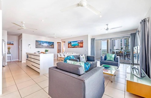 Darwin City Centre Apartment | Arafura Edge - Resort Living and Breathtaking Views