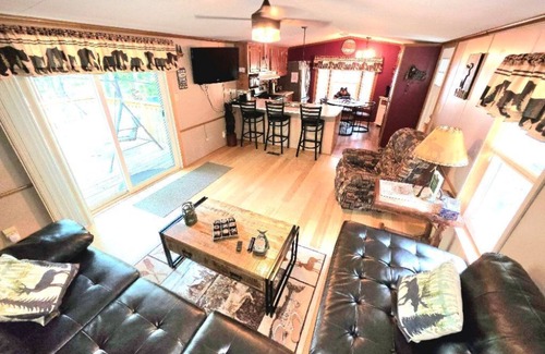 Lyndon Station Cabin | Arbor Lake Getaway 2, just minutes from Wisconsin Dells