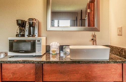Pigeon Forge Hotel | Arbors at Island Landing Hotel & Suites