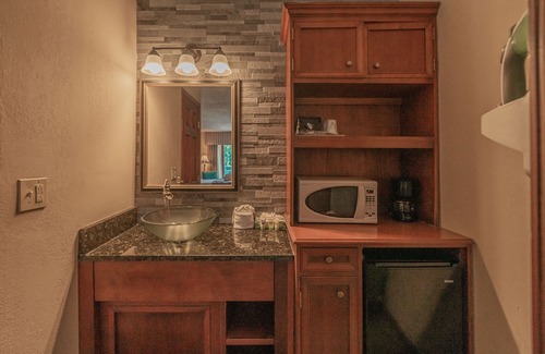 Pigeon Forge Hotel | Arbors at Island Landing Hotel & Suites
