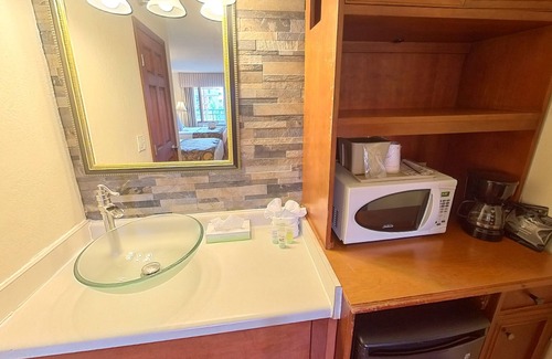 Pigeon Forge Hotel | Arbors at Island Landing Hotel & Suites