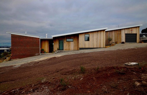 Greens Beach House | Architect designed house in Greens Beach