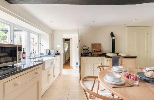 Quenington House | Architect Designed Cosy Cotswold Stone Cottage