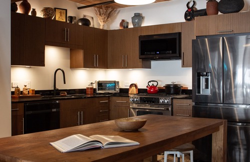 Arts District Condo | Architectural Arts Distr. Loft—Pool+Office+Parking