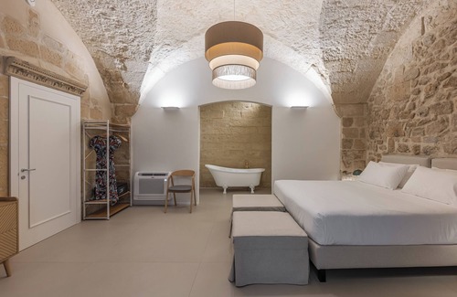 Lecce Historic Center House | ARCO VECCHIO URBAN SUITE by EPOCA COLLECTION