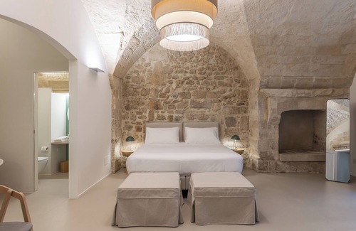 Lecce Historic Center House | ARCO VECCHIO URBAN SUITE by EPOCA COLLECTION