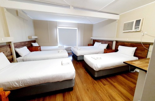 West Wyalong Hotel | Ardeanal Motel West Wyalong