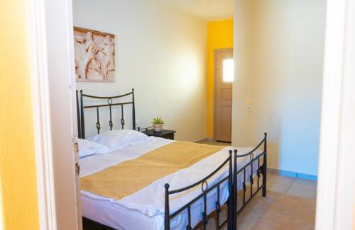 Santorini Apartment | Area 432 HZ