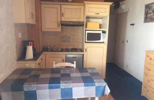 Arette Apartment | Arette: Grand studio 6 pers. proche pistes, parking, lave-vaisselle - FR-1-602-108