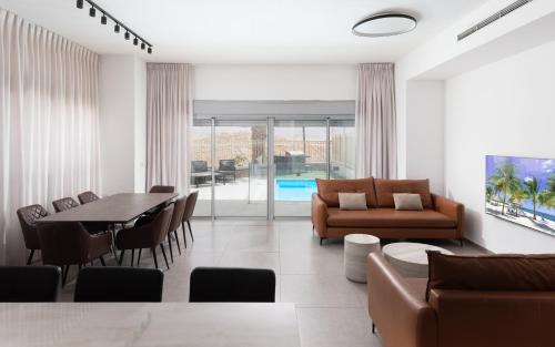 Eilat Villa | Ari Eilat - 4 bedrooms with heated pool