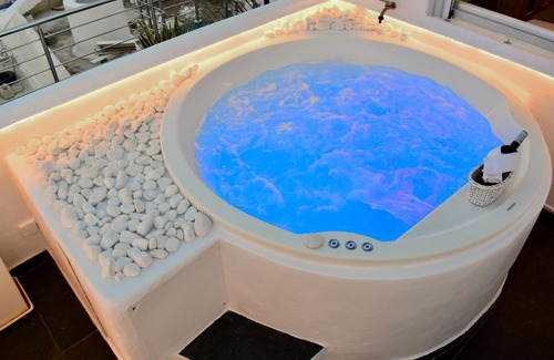 Fira Hotel | Ariana Eco Suites Adults Only