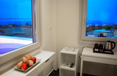 Fira Hotel | Ariana Eco Suites Adults Only