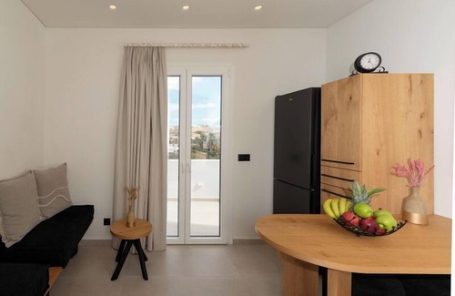 Adamas Apartment | Aristotle Suites