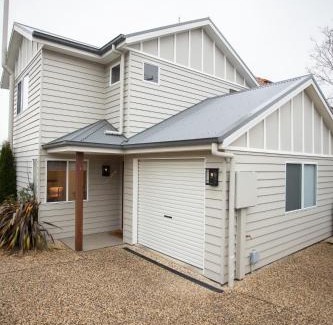Armidale House | Armidale Cottage on Barney - House 1