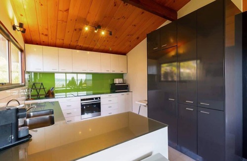 Kawaha Point House | Aroha Te Taumata | Great Lake Views & Spa Pool