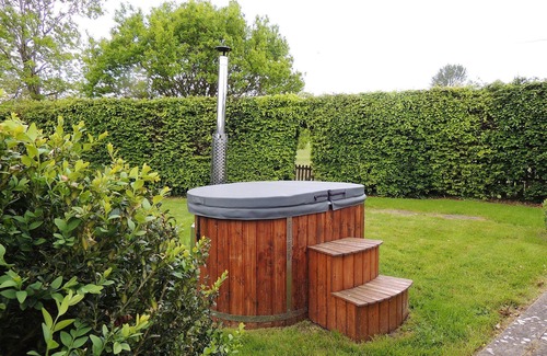 Alcester Cottage | Arrow Lodge at Ragley Estate - sleeps 2 guests in 1 bedroom