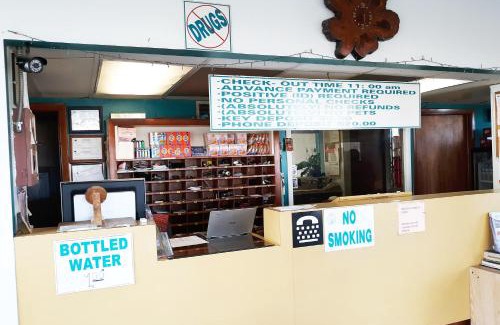 Edgewood Hotel | Arrow Motel by OYO Near Downtown