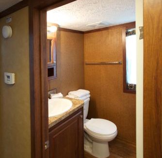 Marquette County Resort | Arrowhead Camping Resort Cottage 11
