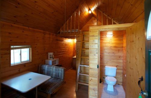 Marquette County Resort | Arrowhead Camping Resort Loft Cabin 20