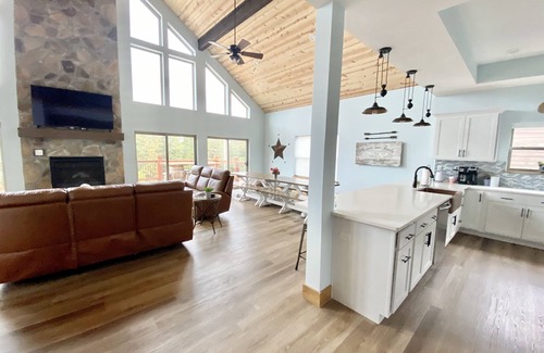 Lampe Cabin | Arrowhead Lodge-ADA Lake view w/Pickleball Court!