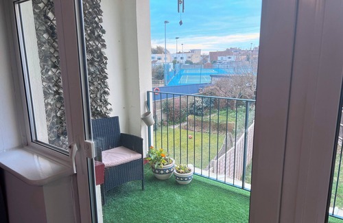 Weston-super-Mare House | Art Deco 5-bedroom house with WiFi in Weston-super-Mare Close to Beach & Town