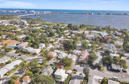 Lake Worth Apartment | Art Deco Apt w Pool One Mile to Beach Pets Welcome