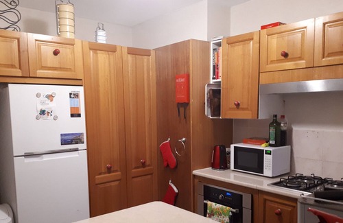 Port Kembla Apartment | Art Deco unit with great views