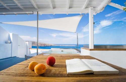 Oia Hotel | Art Maisons Oia Castle