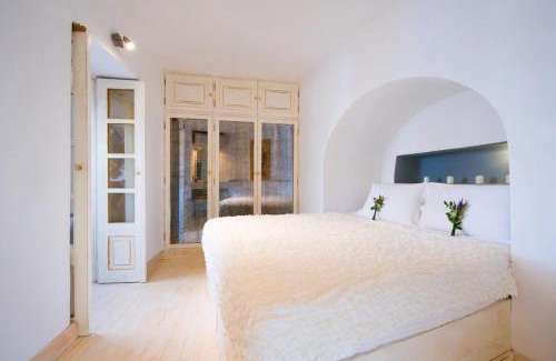 Oia Hotel | Art Maisons Oia Castle