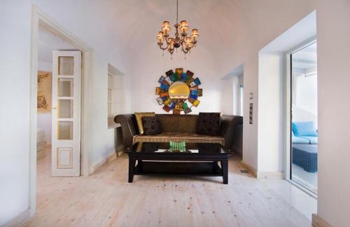 Oia Hotel | Art Maisons Oia Castle