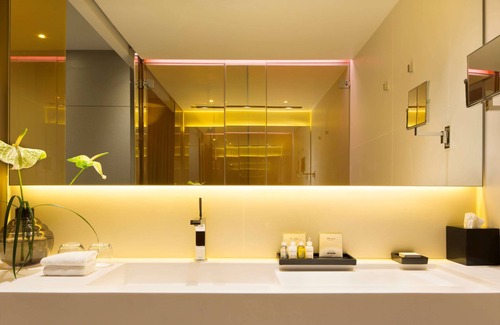 Burgwallen Nieuwe Zijde Hotel | art'otel Amsterdam powered by Radisson Hotels