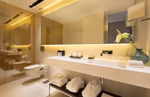Burgwallen Nieuwe Zijde Hotel | art'otel Amsterdam powered by Radisson Hotels