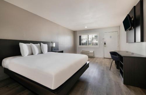 Artesia Hotel | Artesia, CA