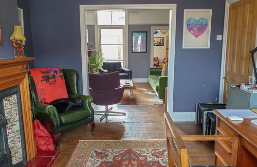 Liverpool Apartment | Artfully Appointed 3 Bedroom Home n