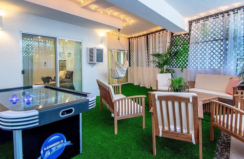 Pico - Robertson Apartment | Artfully arranged, open and inviting 2 bedroom suite with a private yard.