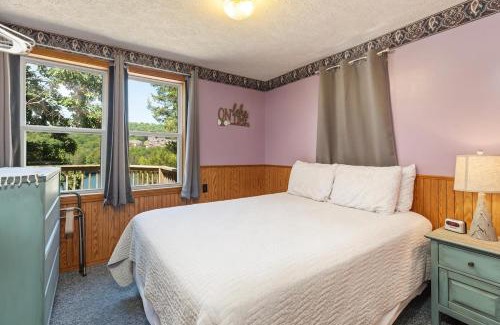 Indian Point House | Artilla Cove Cabin 1- Lakeside - Pool & Hot Tub